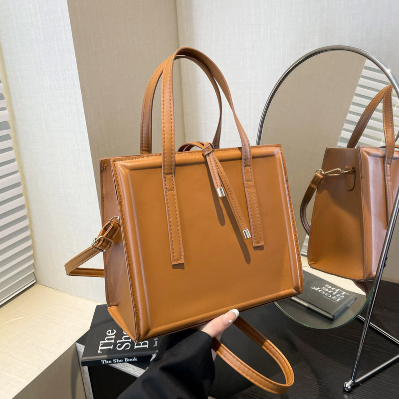 Damen elegante Handtasche im minimalistischen Design mit abnehmbaren Trageriemen Nord Taschen
