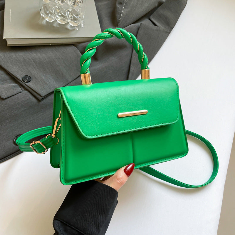 Damen Umhängetasche mit doppeltem Trageriemen und elegantem Metallverschluss Nord Taschen