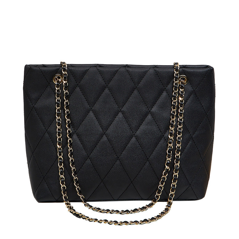 Damen Einkaufstasche mit eleganter Steppung und goldfarbener Kette Nord Taschen