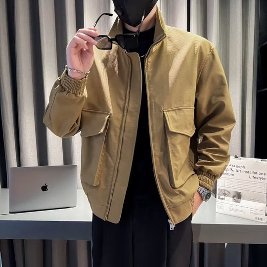 Herren Leichte Tech-Bomberjacke mit Stehkragen, großer Klappbrusttasche und elastischem Saum Nord Taschen