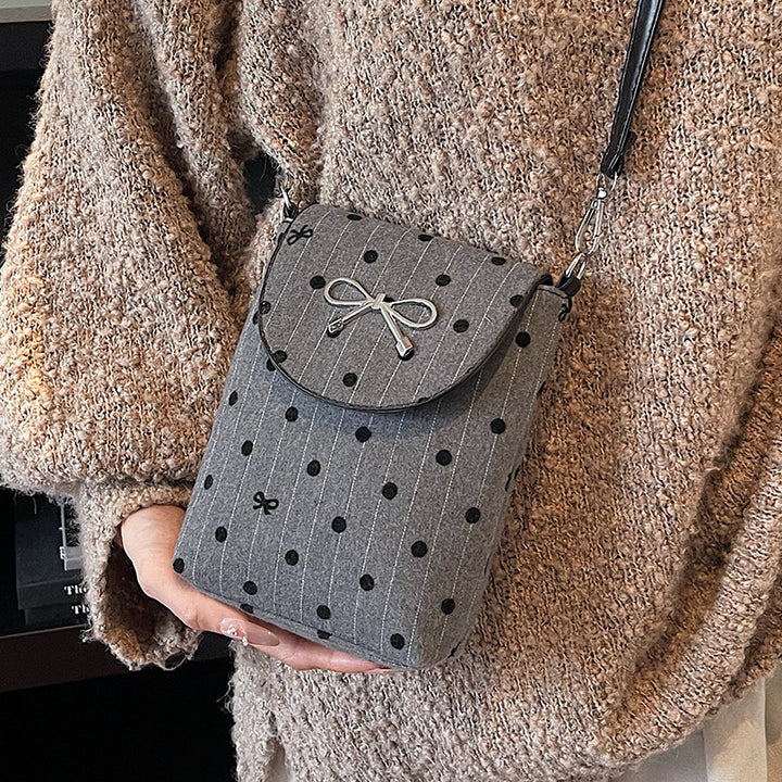 Damen Umhängetasche mit verspieltem Punktemuster und dekorativem Schleifendetail Nord Taschen