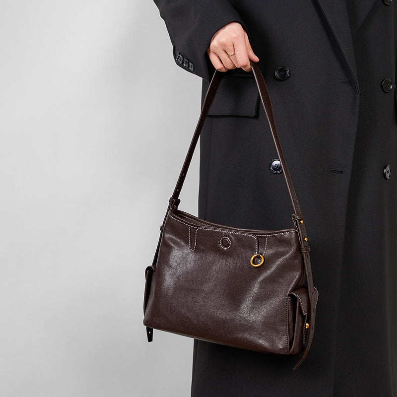 Damen elegante Umhängetasche aus weichem Leder mit praktischen Fächern Nord Taschen