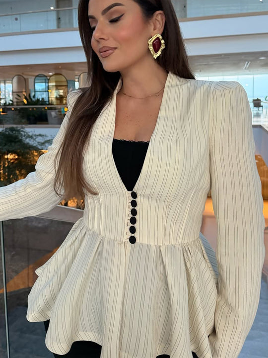 Damen Taillierter Peplum‑Blazer mit V‑Ausschnitt und dekorativer Knopfleiste Nord Taschen