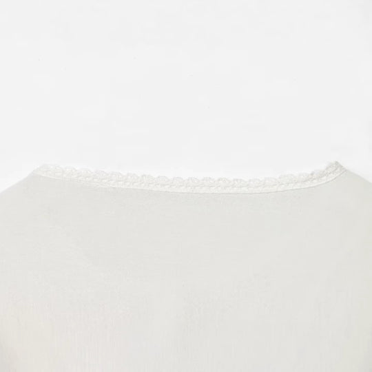 Damen Romantische Spitzenbluse mit Spitzenpasse, Taillenband und durchgehender Knopfleiste Nord Taschen
