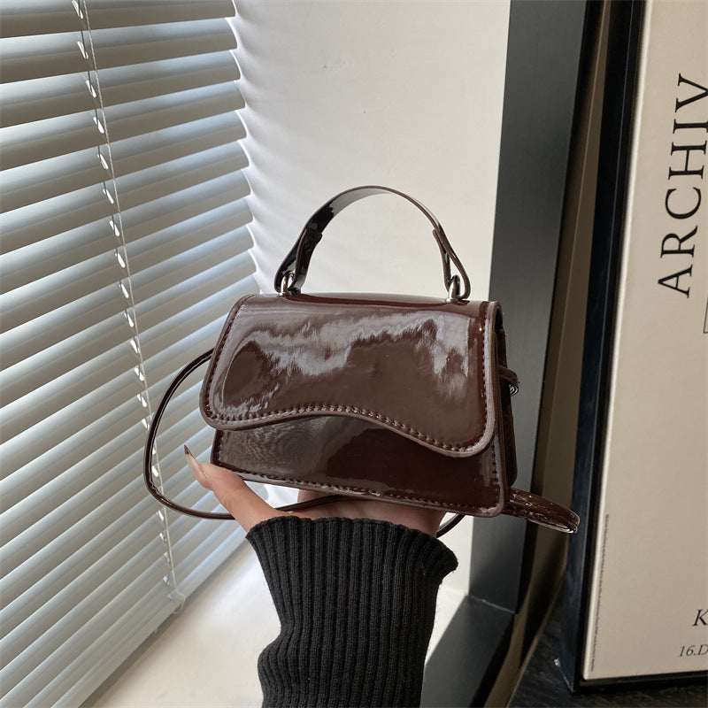 Damen Mini-Handtasche mit glänzendem Design Nord Taschen