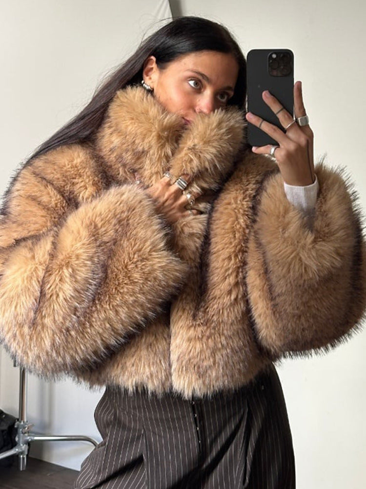 Damen Luxus-Kunstpelz-Cropped-Bomber mit Oversized-Ärmeln und hohem Schalkragen Nord Taschen