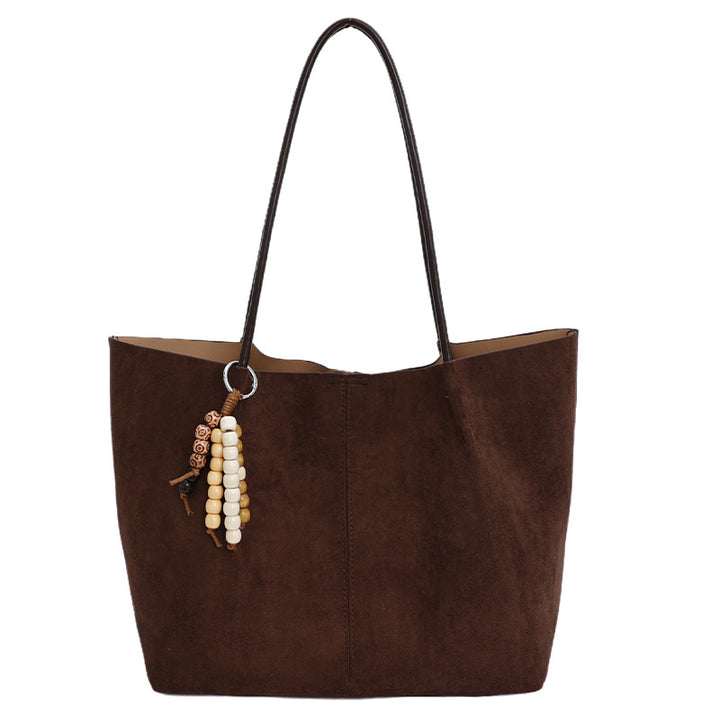 Damen Shopper-Tasche aus hochwertigem Wildleder mit verspieltem Anhänger Nord Taschen