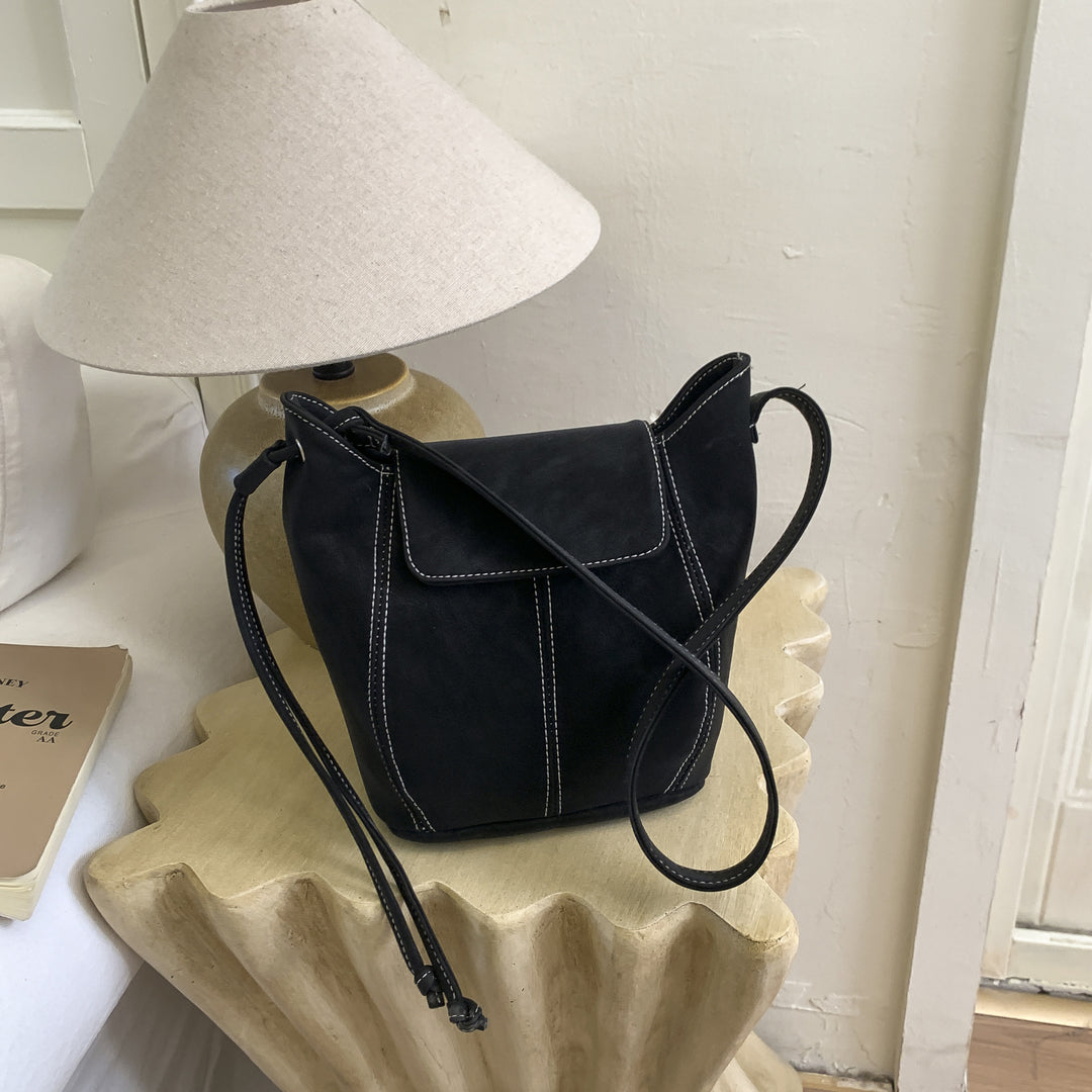 Damen Umhängetasche mit praktischem Kordelzug und weich strukturiertem Design Nord Taschen