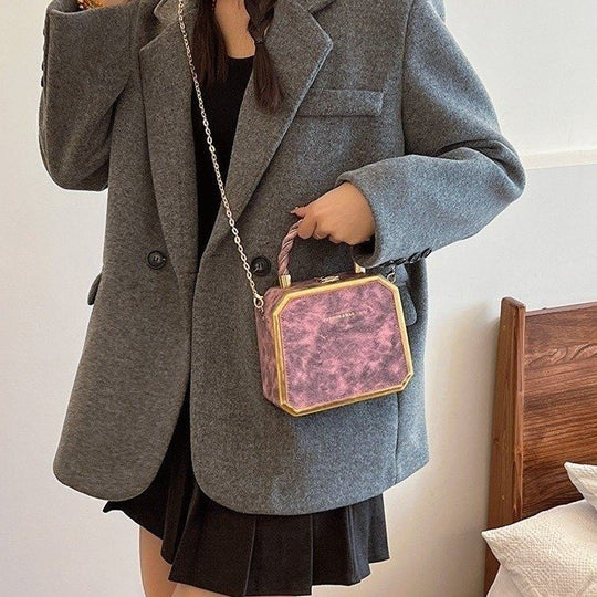 Damen elegante Handtasche im geometrischen Design mit goldenen Akzenten Nord Taschen