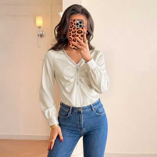Damen Satinbluse mit V-Ausschnitt, geraffter Frontpartie und Zierband Nord Taschen
