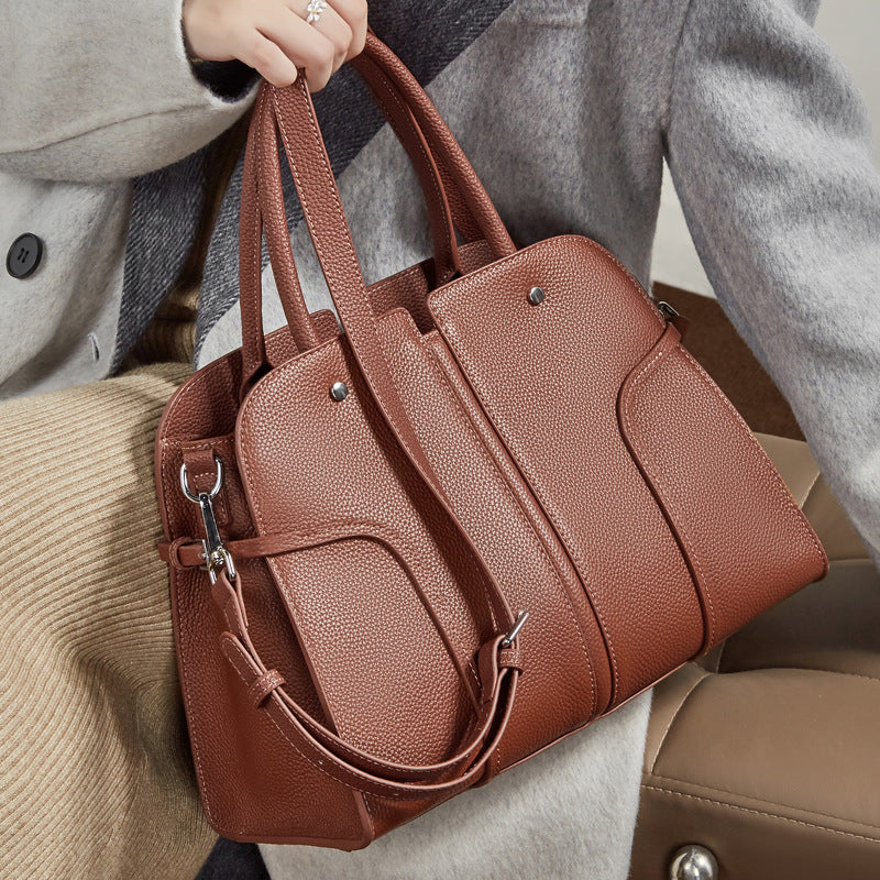 Damen Handtasche mit modernem Schnitt und praktischen Fächern Nord Taschen