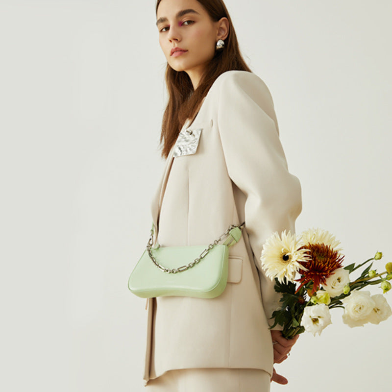 Damen elegante Umhängetasche mit Kettenakzent Nord Taschen