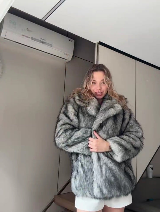 Damen Kurzer luxuriöser Kunstpelzmantel mit voluminösem Schalkragen und Boxy‑Silhouette Nord Taschen
