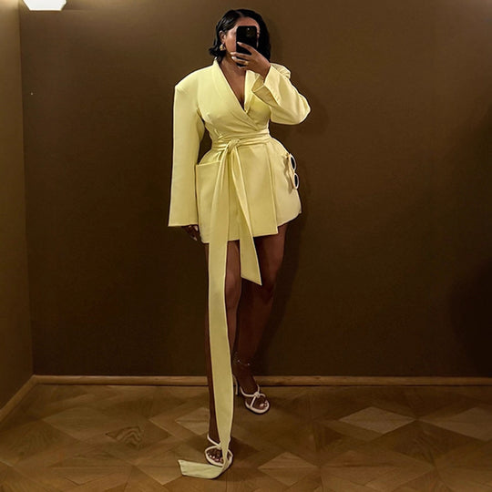 Damen Tailliertes Blazer-Kleid mit drapiertem Bindegürtel und strukturierten Schultern Nord Taschen