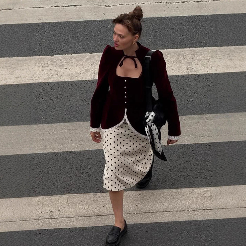 Damen tailliertes Samt‑Blazerkleid mit Herzausschnitt, Perlenknöpfen und Spitzenbesatz Nord Taschen