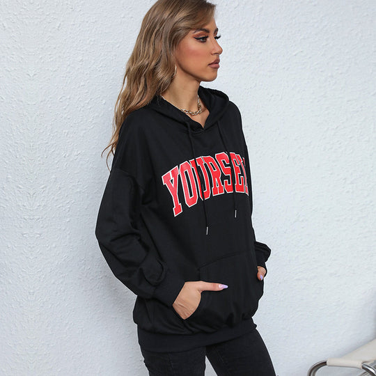 Damen Oversize-Kapuzenpullover im Collegestyle mit Kängurutasche und Front-Print Nord Taschen