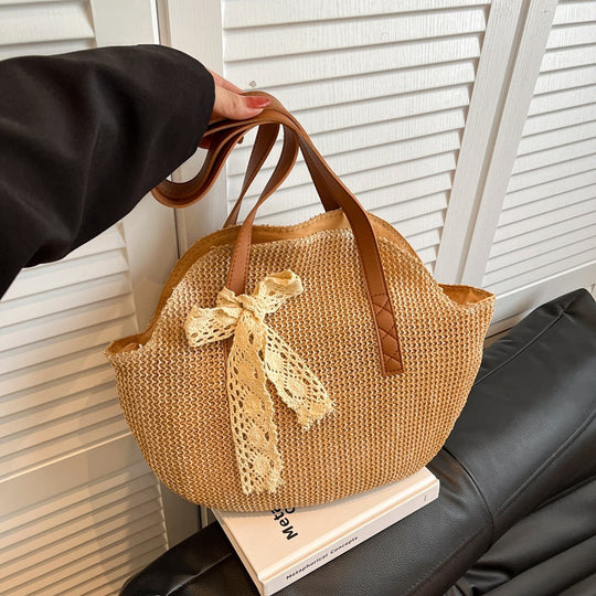 Damen stilvolle Handtasche aus geflochtenem Material mit charmanten Details Nord Taschen