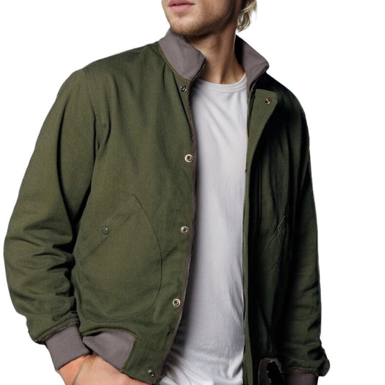 Herren Kurzjacke im urbanen Outdoor-Stil mit Stehkragen, Druckknopfblende und Rippbündchen Nord Taschen