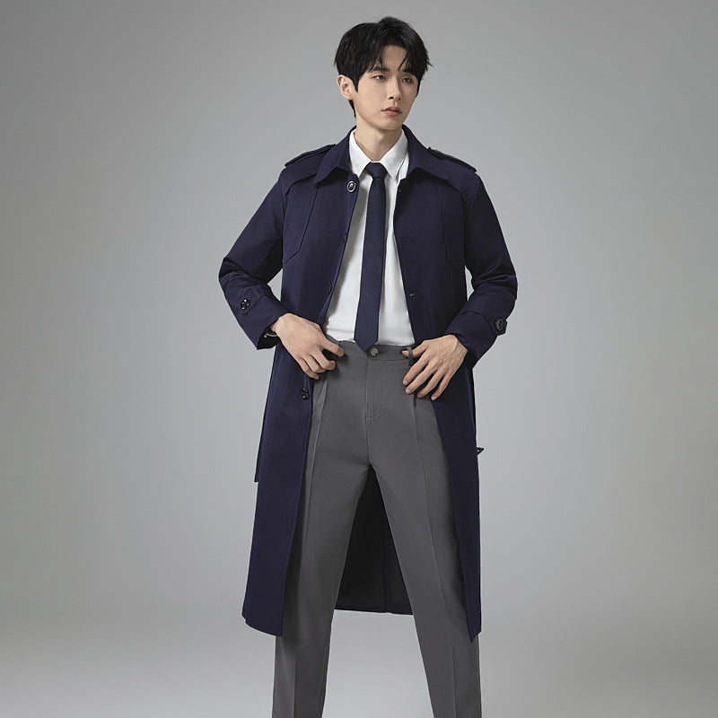 Herren Trenchcoat mit Taillengürtel, Schulterklappen und klassischer Knopfleiste Nord Taschen