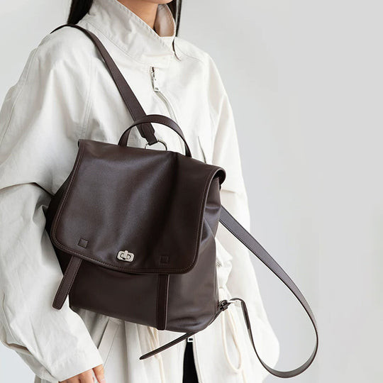 Damen Rucksack aus hochwertigem Leder mit praktischem Klappenverschluss Nord Taschen