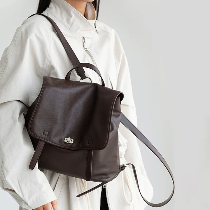 Damen Rucksack aus hochwertigem Leder mit praktischem Klappenverschluss Nord Taschen