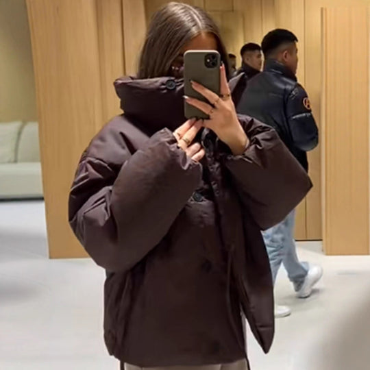 Damen Kurze wattierte Oversize-Pufferjacke mit Kapuze und Bindegürtel Nord Taschen
