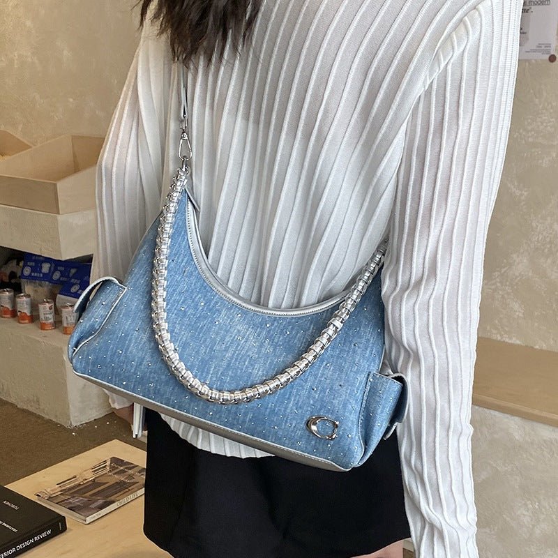 Damen elegante Beuteltasche aus Denim mit dekorativer Kettenverzierung Nord Taschen