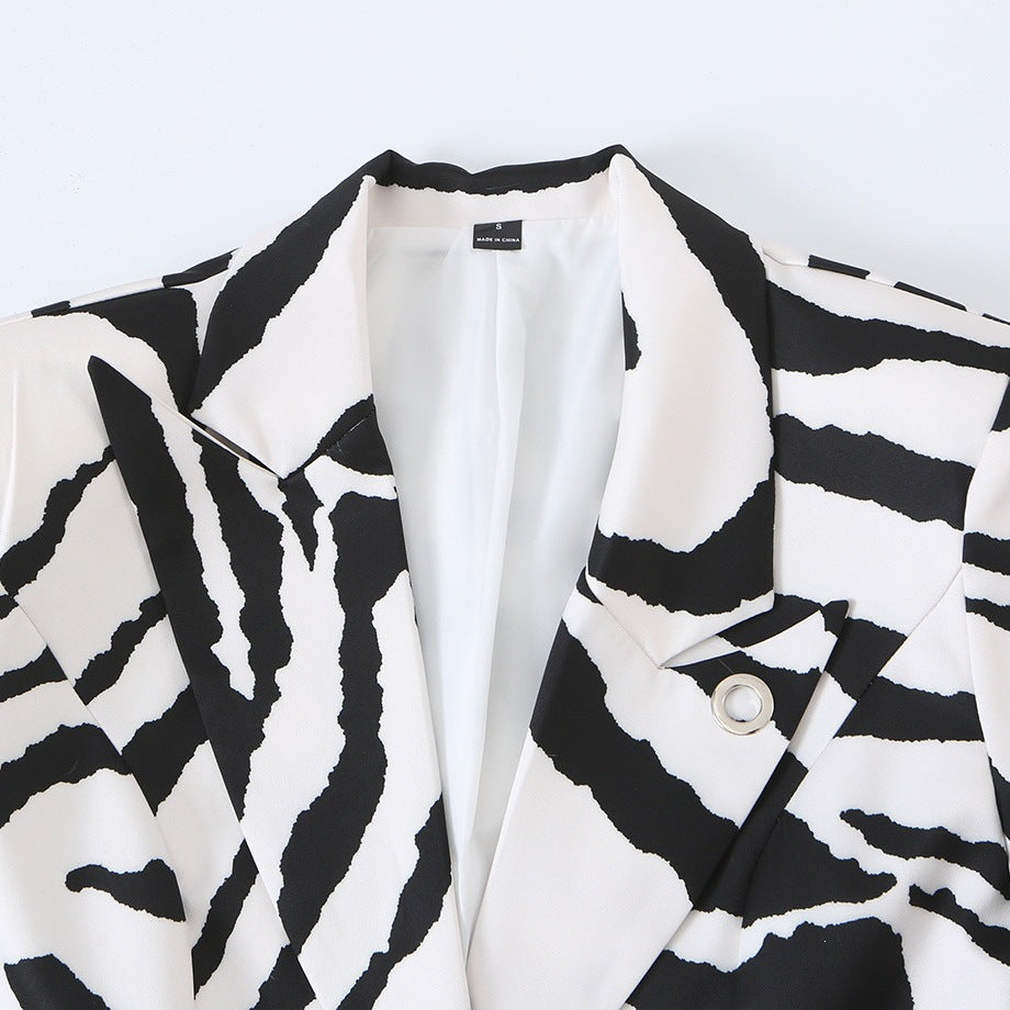 Damen Statement-Zebra-Blazer mit Reverskragen und taillierter Silhouette Nord Taschen