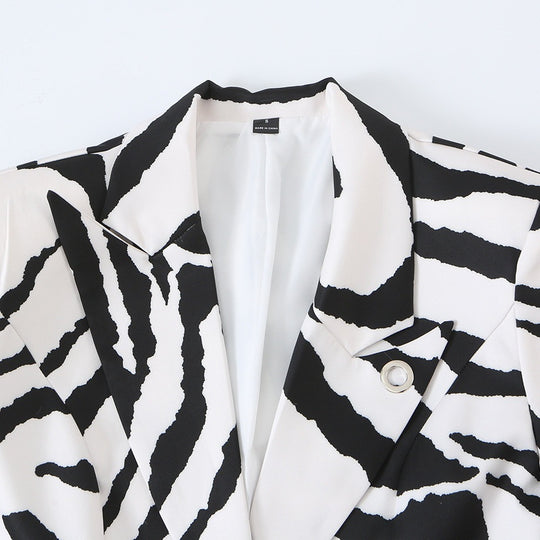 Damen Statement-Zebra-Blazer mit Reverskragen und taillierter Silhouette Nord Taschen