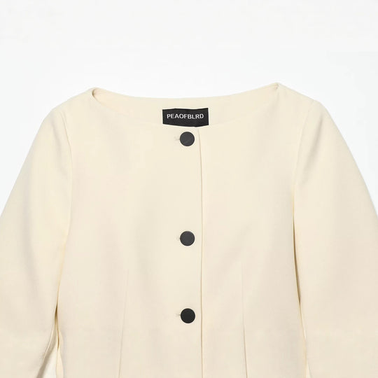 Damen Kurzjacke mit Rundhalsausschnitt, kastiger Silhouette und großen Zierknöpfen Nord Taschen