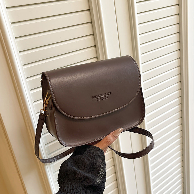 Damen elegante Umhängetasche mit praktischer Klappöffnung und geschmeidigem Design Nord Taschen