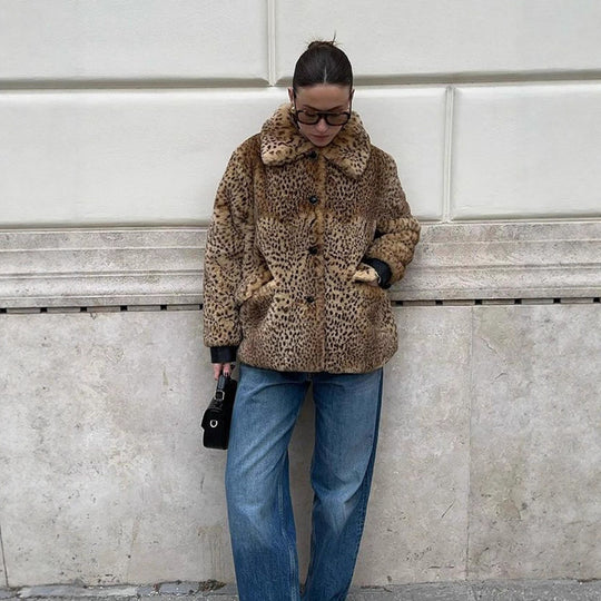 Damen Boxy-Kurzmantel aus Fauxfur mit Allover-Leopardenmuster und umlegbarem Schalkragen Nord Taschen