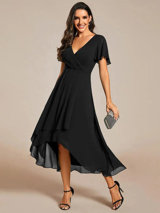 Damen elegantes Midikleid mit fließendem Stoff und asymmetrischen Ärmeln