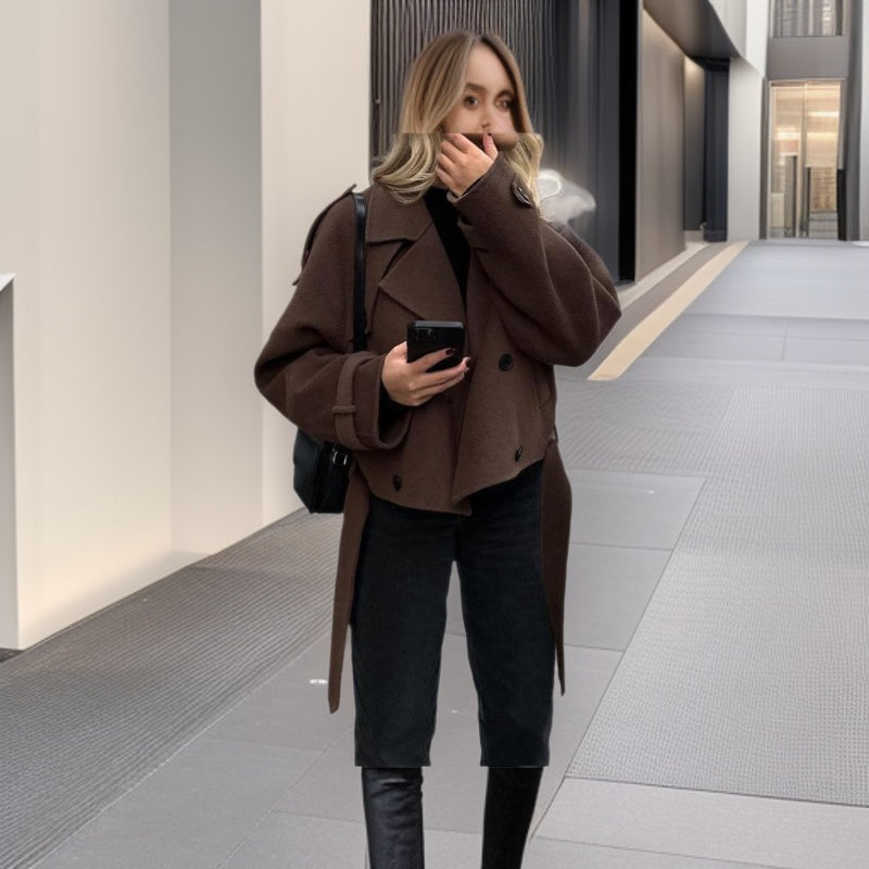 Damen Kurz geschnittener Oversize-Wollmix-Peacoat mit weitem Revers und Bindegürtel Nord Taschen