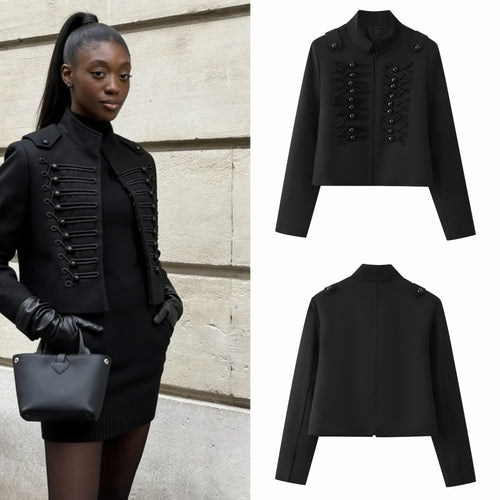 Damen 700+ taillierte Cropped‑Militärjacke mit Stehkragen, Zierkordeln und dekorativen Metallknöpfen Nord Taschen