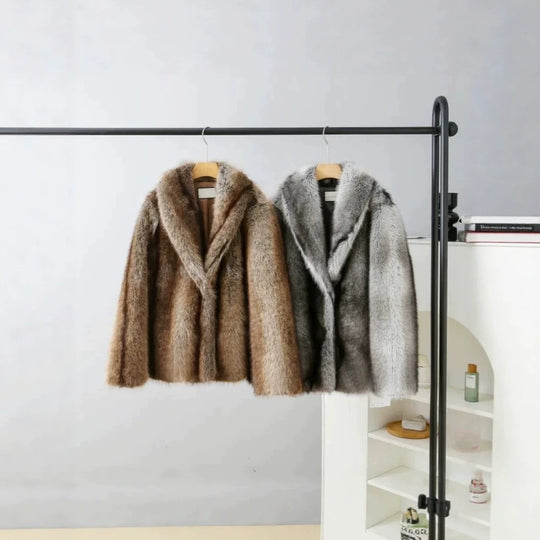 Damen Kurzmantel aus voluminösem Faux-Fur mit weitem Schalkragen Nord Taschen