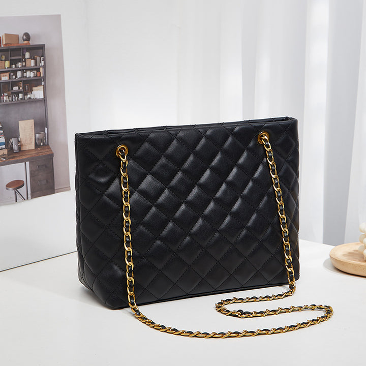 Damen Einkaufstasche mit eleganter Steppung und goldfarbener Kette Nord Taschen