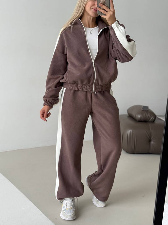 Damen sportlich-elegantes Fleece-Trainingsset mit kurzem Stehkragen-Zip, elastischem Bund und seitlichen Kontrastbahnen Nord Taschen