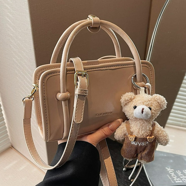 Damen Mini-Handtasche mit niedlichem Bärenanhänger Nord Taschen