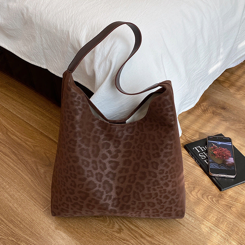 Damen Hobo-Tasche aus hochwertigem Kunstleder mit elegantem Leopardenmuster Nord Taschen