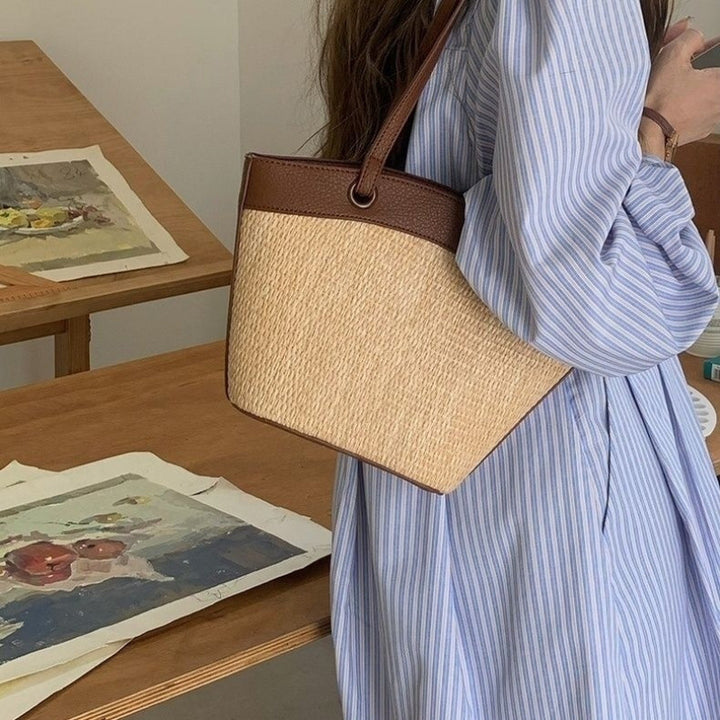 Damen Einkaufstasche mit geflochtenem Design und integriertem Kosmetiktäschchen Nord Taschen