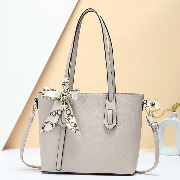 Damen elegante Schultertasche mit modischem Schal Nord Taschen