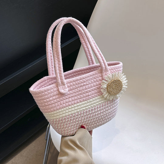 Damen Handtasche aus geflochtenem Naturmaterial mit floralem Detail Nord Taschen