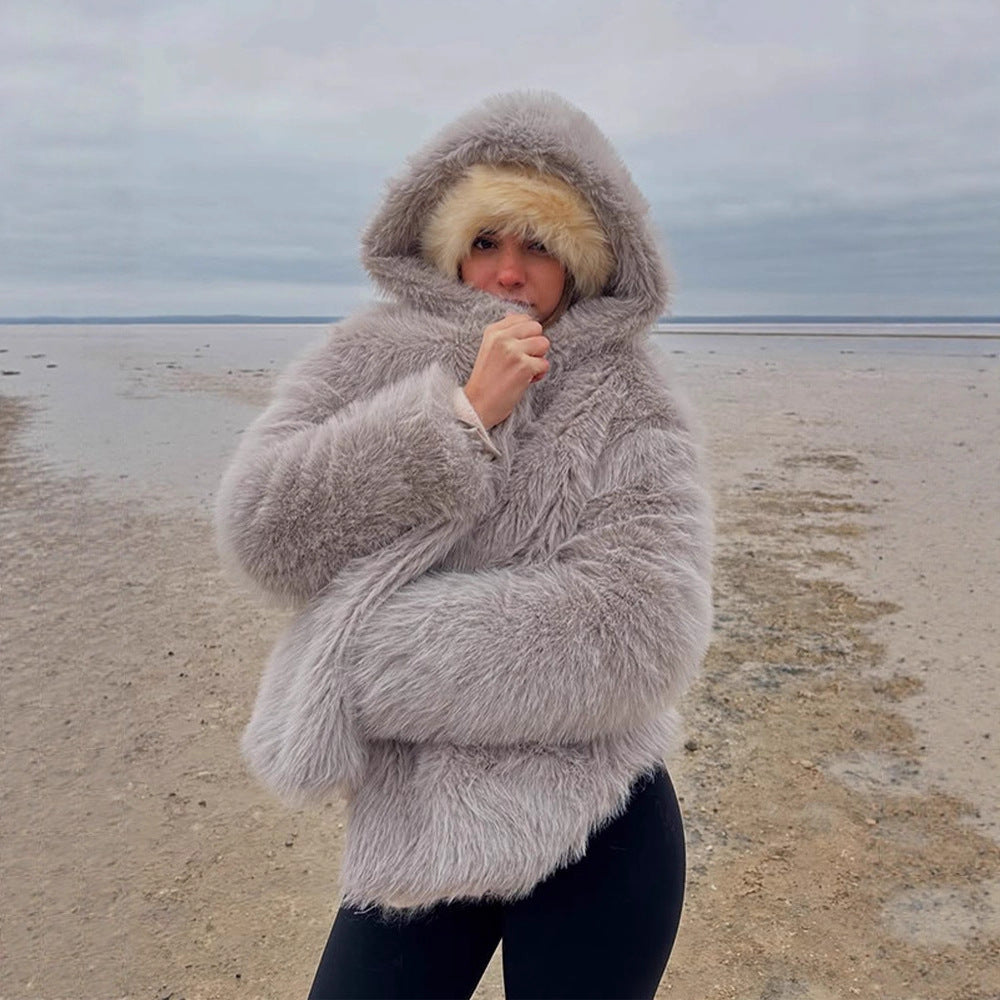 Damen Kuschelige Kurz-Kunstpelzjacke mit extravoluminöser Kapuze Nord Taschen
