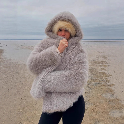 Damen Kuschelige Kurz-Kunstpelzjacke mit extravoluminöser Kapuze Nord Taschen