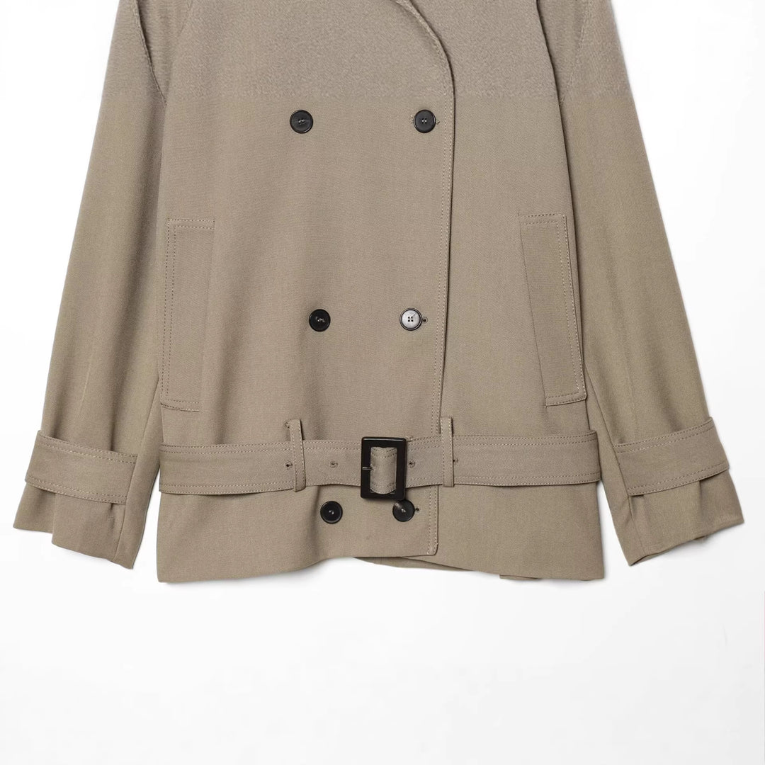 Damen Kurztrench mit hohem Stehkragen, doppelreihiger Knopfleiste und Taillengürtel Nord Taschen