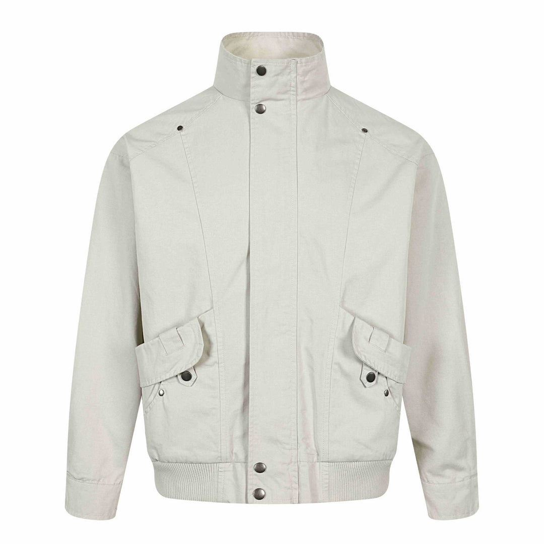 Herren Kurzer Utility Bomber mit hohem Stehkragen, aufgesetzten Klappentaschen und Rippenbund Nord Taschen
