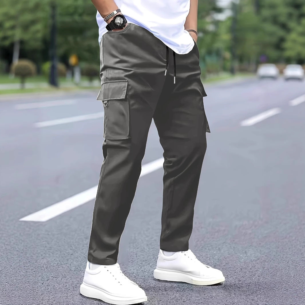 Herren Slim‑Tapered Cargo‑Jogginghose mit Tunnelzugbund, Klappentaschen und Metallringdetail Nord Taschen