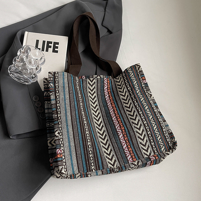 Damen Handtasche mit farbenfrohem geometrischen Muster Nord Taschen