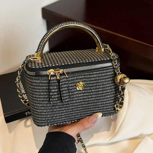 Damen modische Handtasche im strukturierten Design mit goldenen Akzenten Nord Taschen